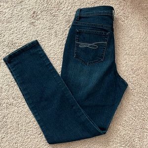 Style & Co dark wash slim leg jeans, size 6